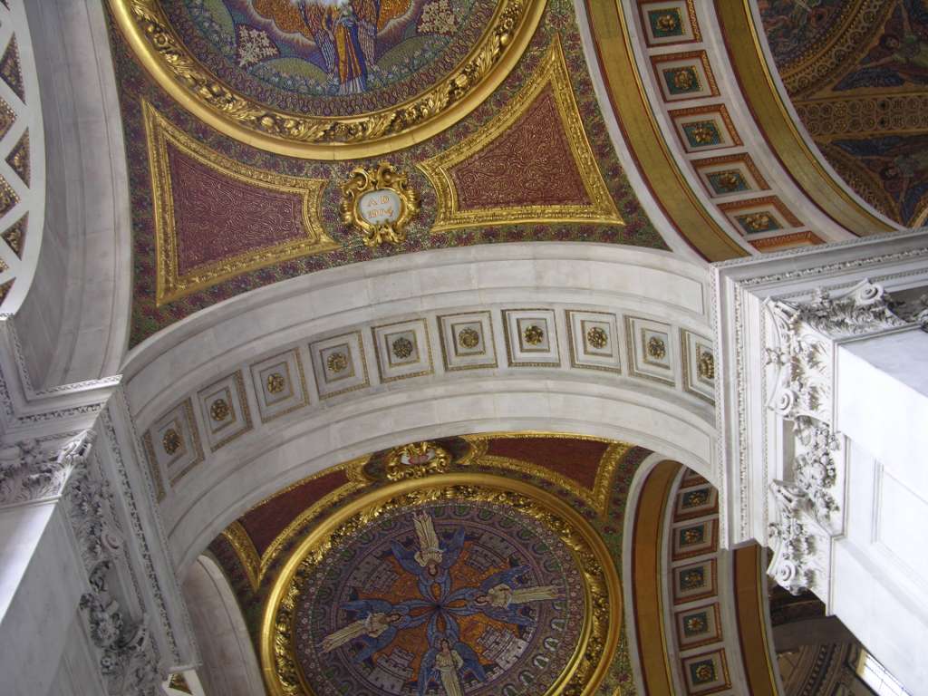 London St. Pauls Cathedral 06 Ceiling Side Aisle Heres a view of the beautiful ceiling in the south choir in St. Pauls Cathedral.